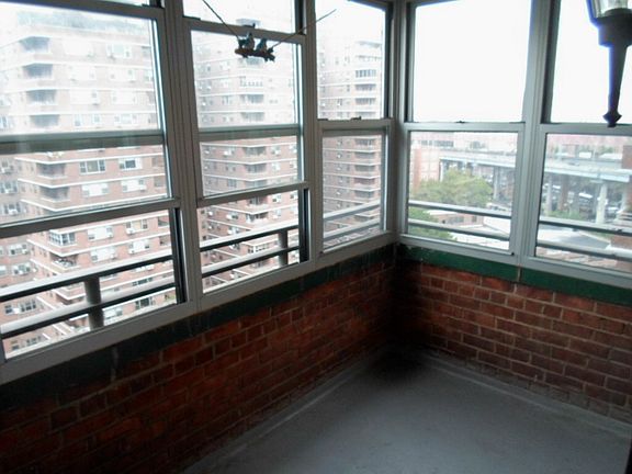 4th image of 570 Grand St #L1504