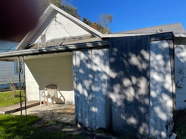 2nd image of 4132 Monroe St