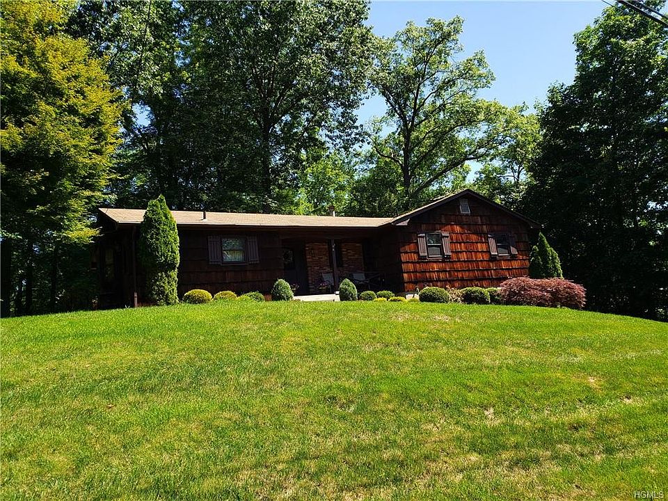 1st image of 4 Deer Meadow Dr