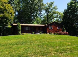 4 Deer Meadow Dr, West Nyack, NY 10994