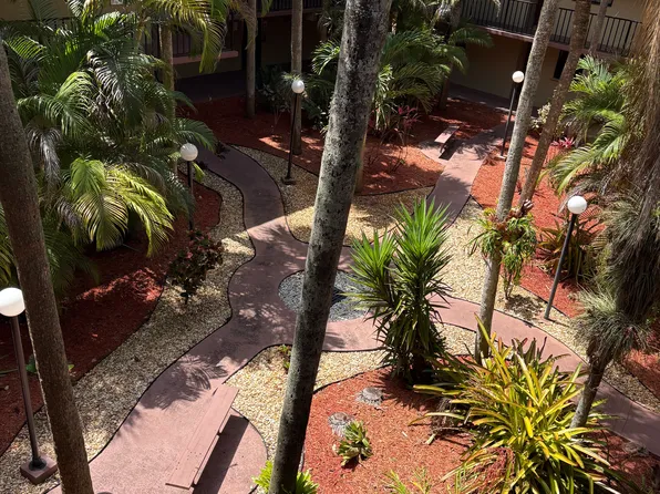 10835 SW 112th Ave APT 306, Miami, FL 33176