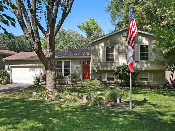 2616 Henzada Ave, McHenry, IL 60050