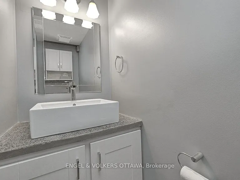 76 McDermot Ct #22 — Photo 22