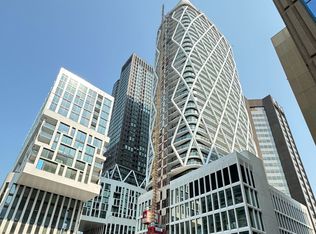 238 Simcoe St #402, Toronto, ON M5T 0E2