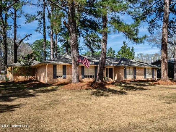 318 Rollingwood Dr, Jackson, MS 39211