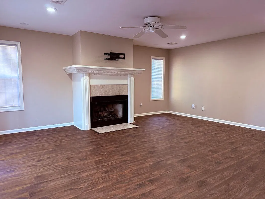 4 bed, 3.0 bath, 2398 sqft, $2,500 — Photo 2