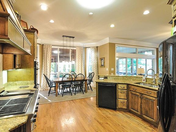 5th image of 809 Mountain Lake Ct