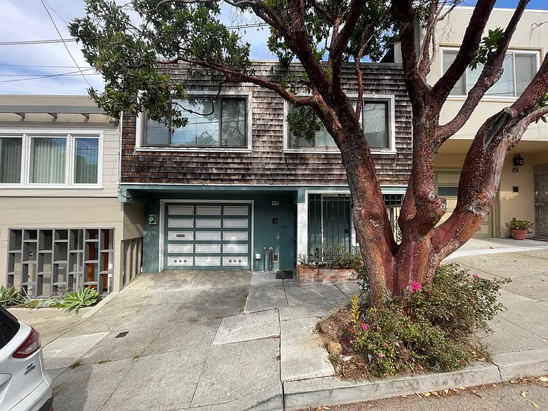 68 Martha Ave — Photo 3