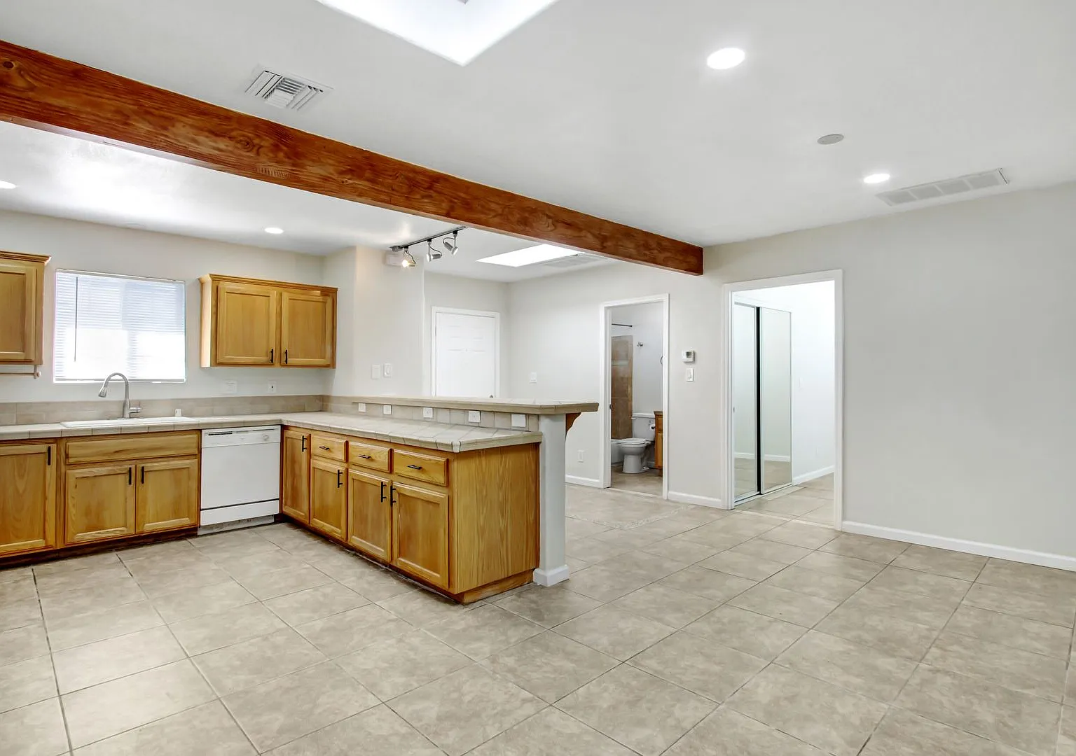Foothill Villa — Photo 4