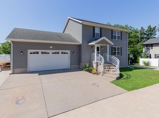 2348 Jersey Ridge Rd, Davenport, IA 52803