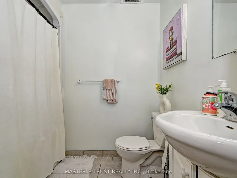 81 Columbia St W #12 — Photo 30