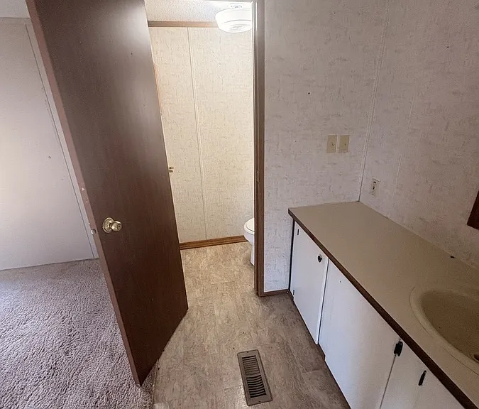 1326 E 9th St #22 — Photo 11