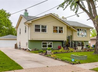 3208 Hull Ave, Des Moines, IA 50317