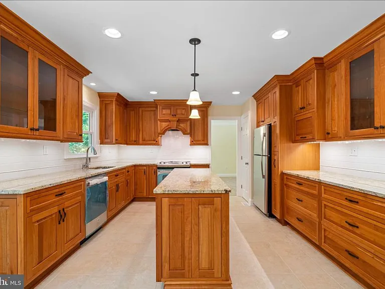 167 Walnut Ridge Dr — Photo 3