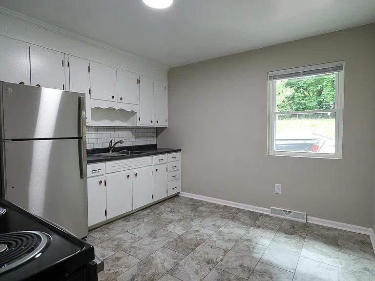 633 Tarpley Ln — Photo 11