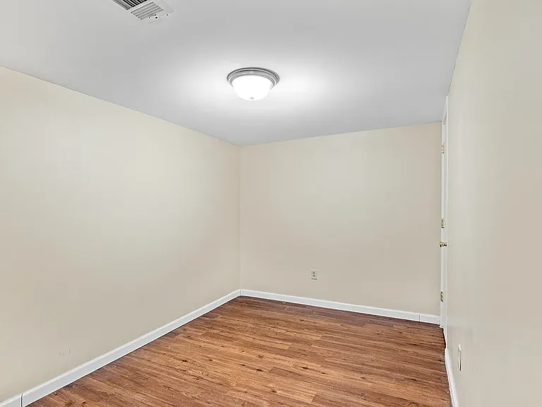 420 Brock St — Photo 12