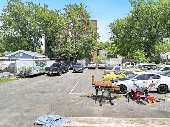 5th image of 60 Welland Ave