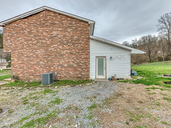 3rd image of 23240 Clayman Valley Rd