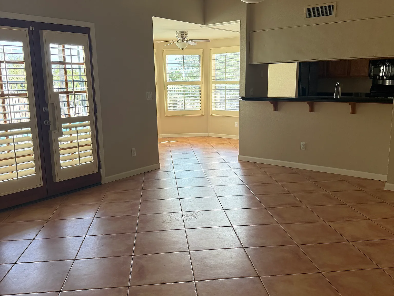 4 bed, 2886 sqft, $3,500 — Photo 3