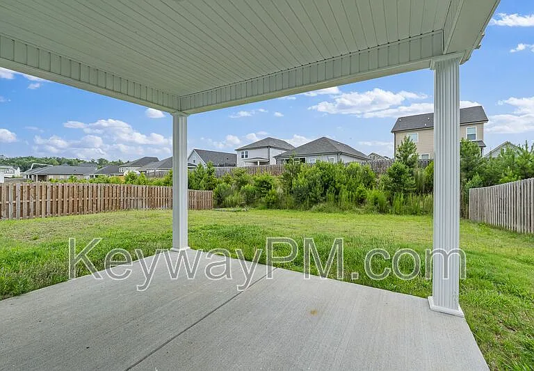 585 Hampton Dr — Photo 29