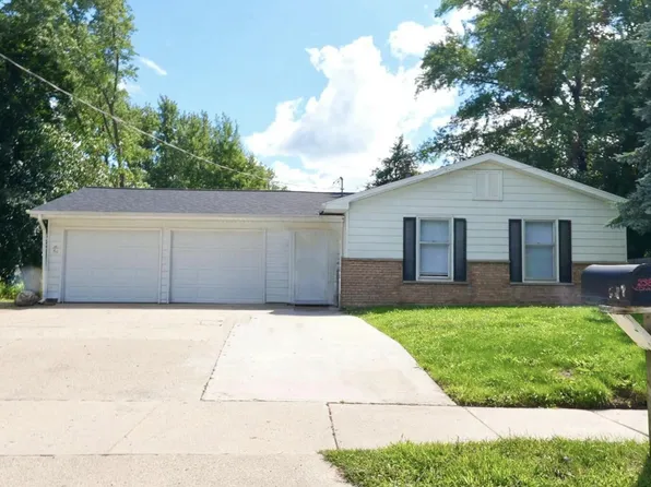 238-240 W Division St, Sparta, MI 49345