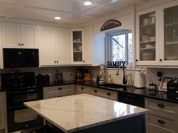 Updated Kitchen w/Granite!