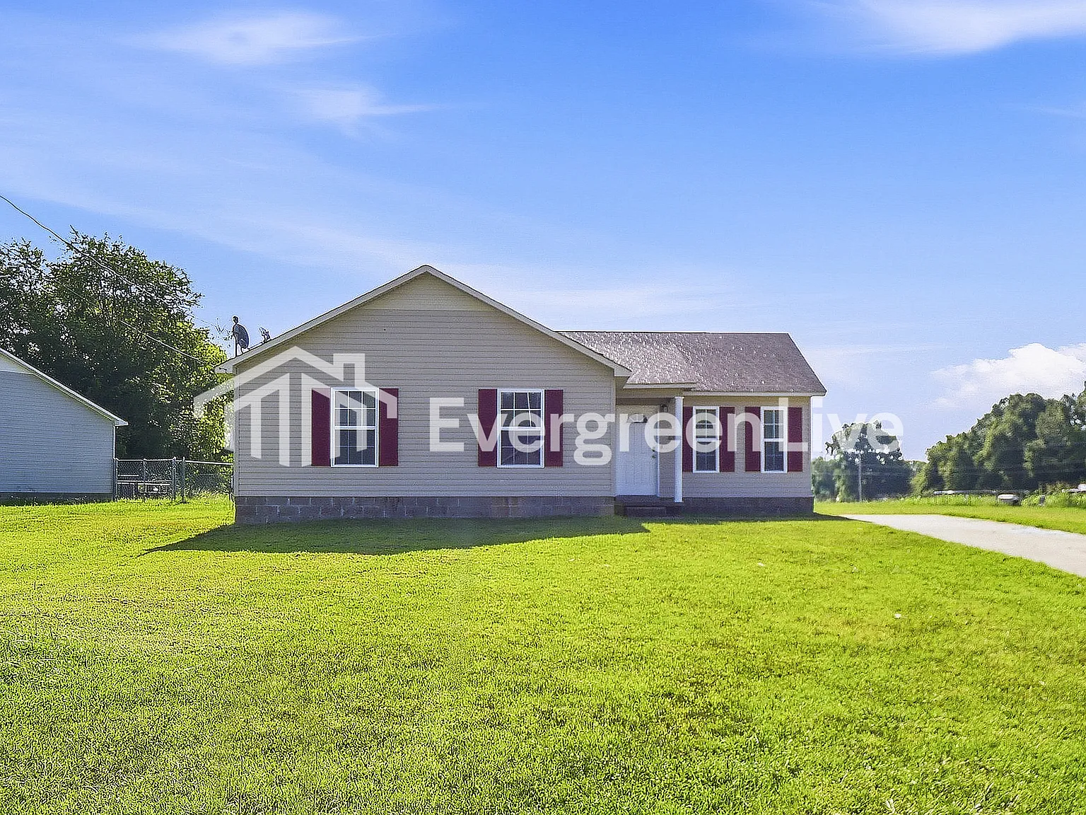 4 bed, 2.0 bath, 1224 sqft, $1,345 — Photo 2