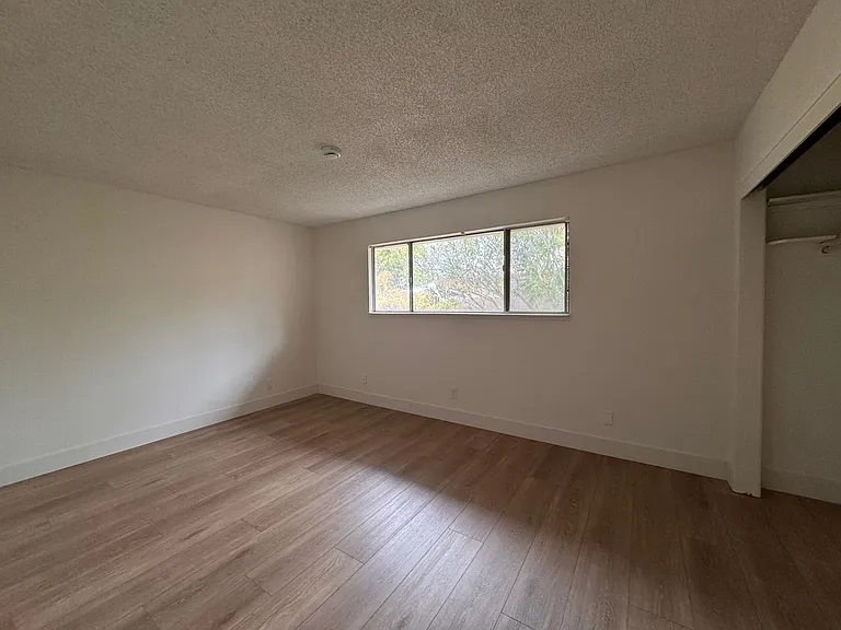 7031 & 7033 Peachtree Avenue — Photo 4