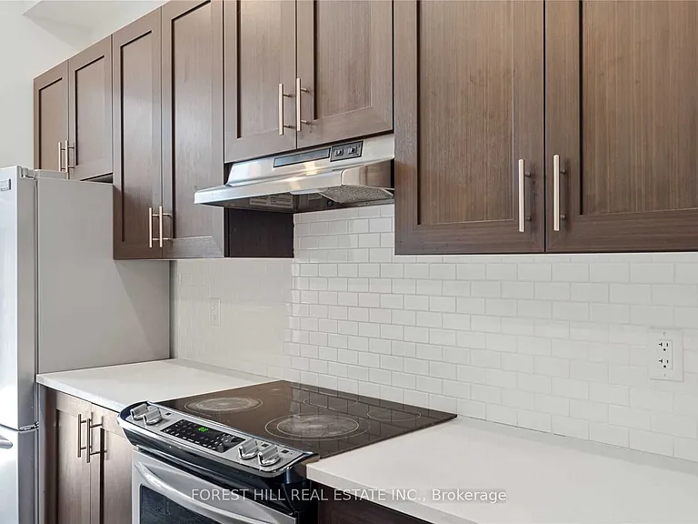 9144 Bathurst St — Photo 16