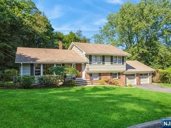 108 Hendrickson St, Haworth, NJ 07641