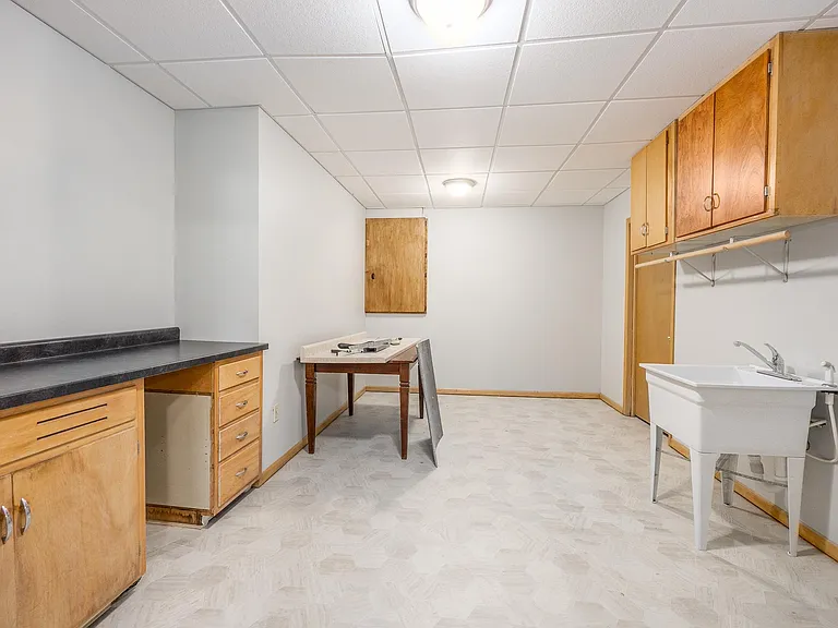 1405 E Rushmore Dr — Photo 12