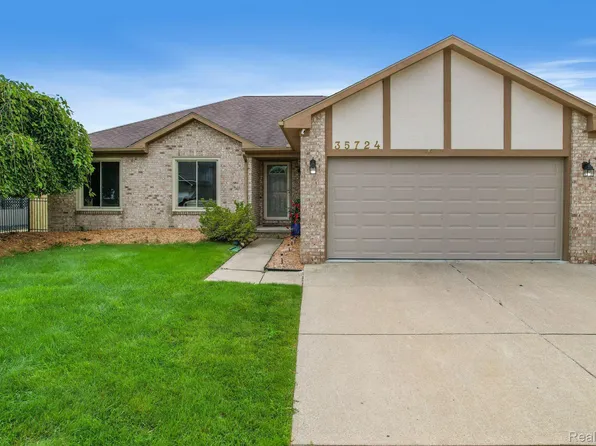 35724 Cranmer Dr, New Baltimore, MI 48047