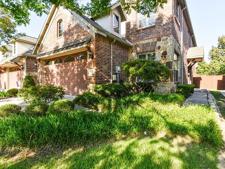 3128 Bloomfield Ct — Photo 2