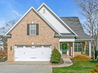 124 Briarpark Dr, Greer, SC 29651
