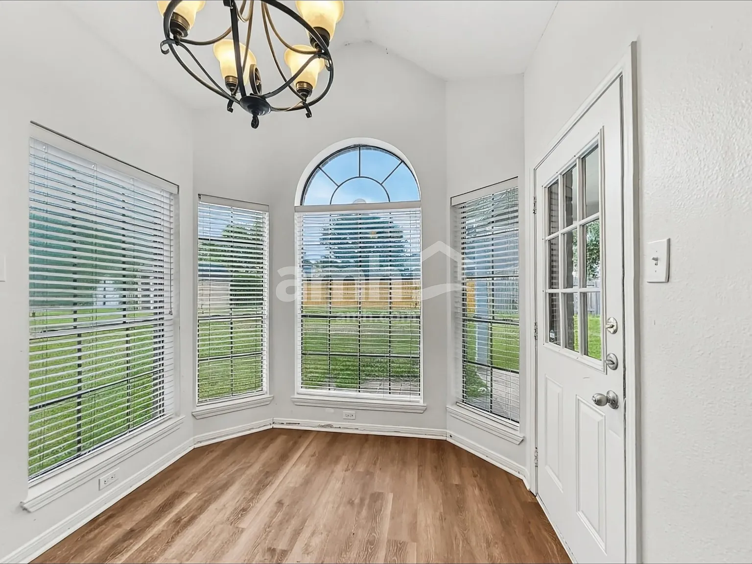 5 bed, 3.5 bath, 2992 sqft, $2,875 — Photo 4