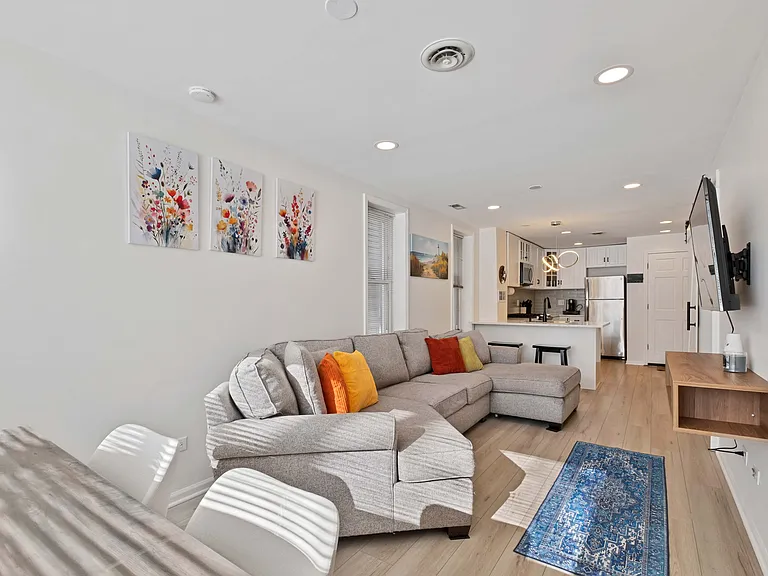 2620 W Homer St #1 — Photo 3