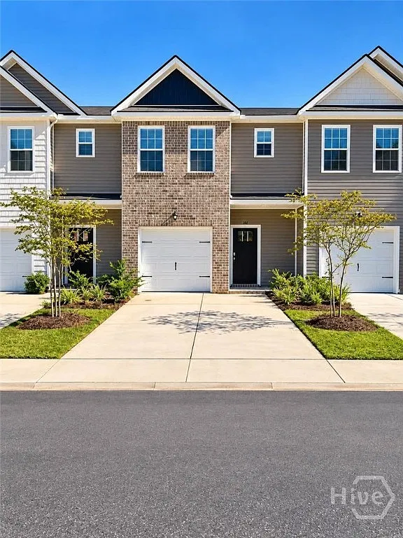 3 bed, 2.5 bath, 1682 sqft, $2,450 — Photo 1