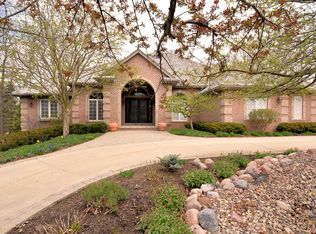 19370 Buckingham Pl, Brookfield, WI 53045