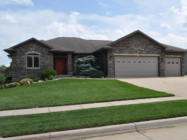 104 E Timber Creek Dr, Carroll, IA 51401