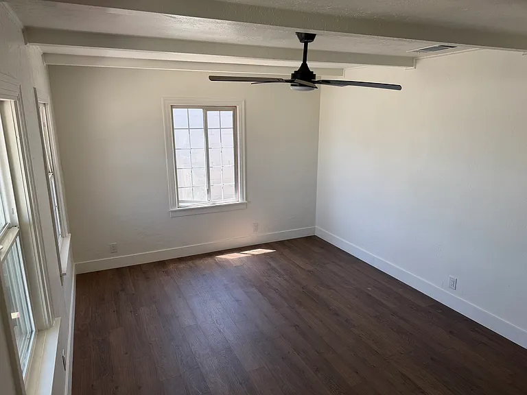 245 S I St — Photo 5