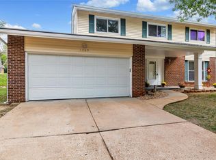 1365 Green Birch Dr, Fenton, MO