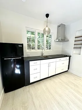 Cozy Studio Cottage w/Kitchenette- Utilities Included & Pkg. Avail. at San Rafael — Photo 4