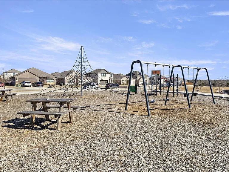 1825 Plymouth Dr — Photo 22