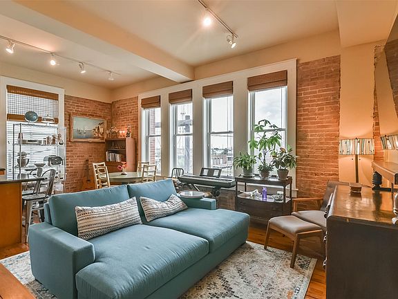 2nd image of 202 25th St APT 303