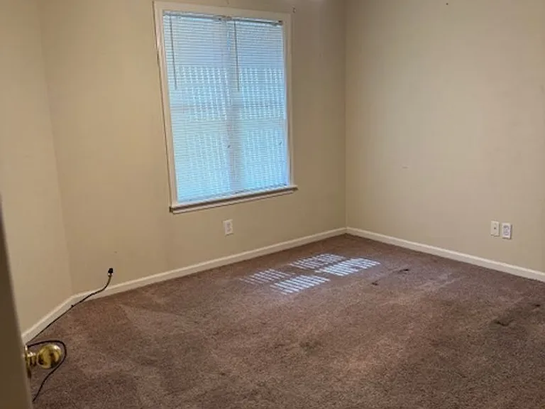 2558 Arlington Dr — Photo 3