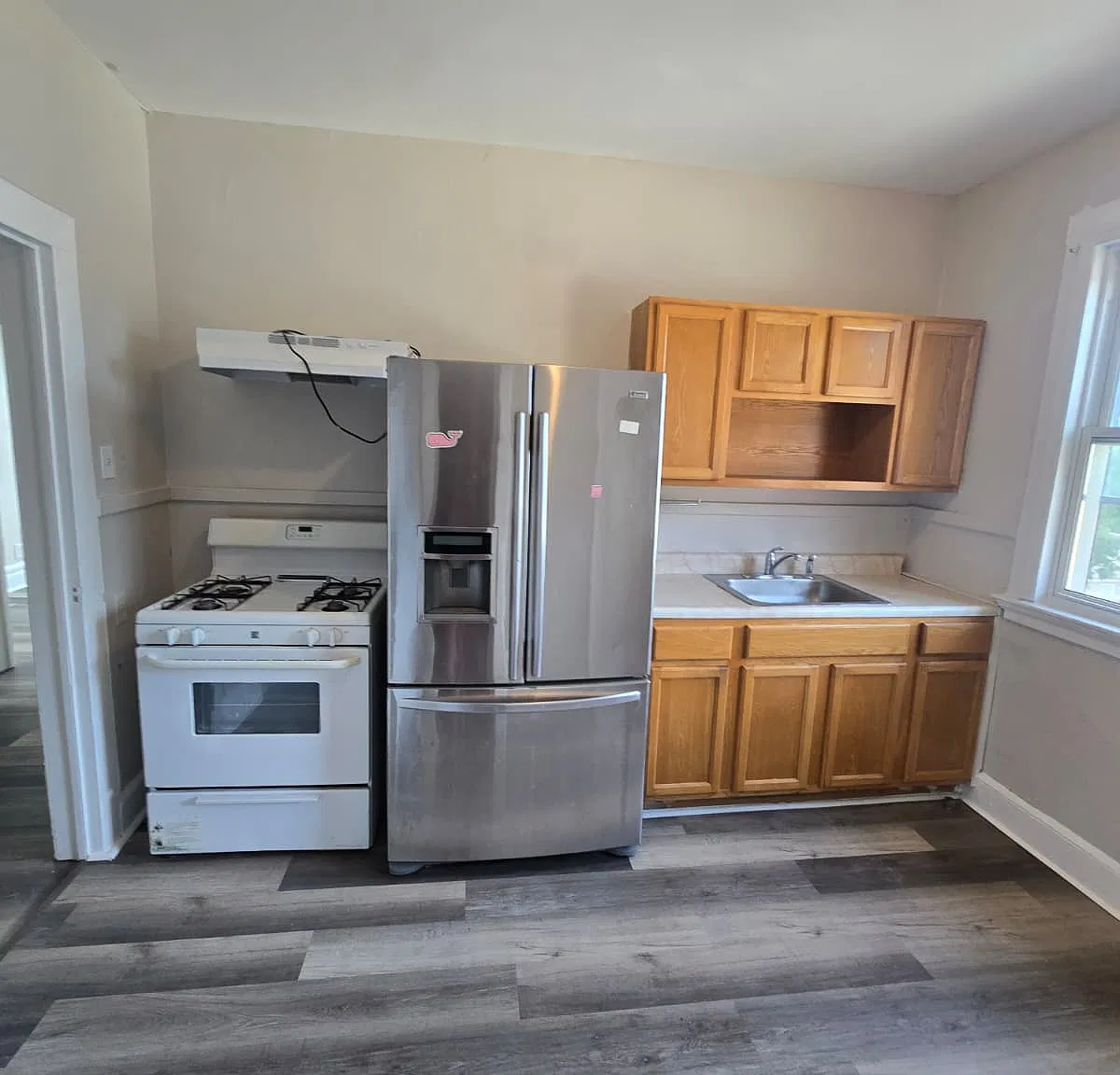 580 Lyons Ave — Photo 1