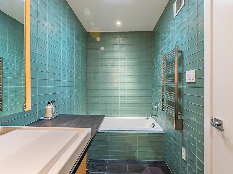 111 W Charlton St — Photo 35