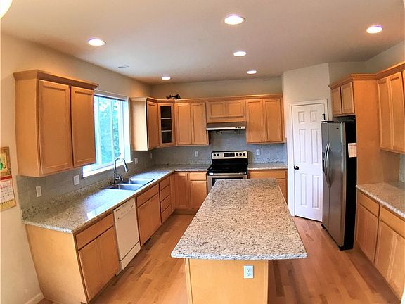 5th image of 1128 Pike St NW