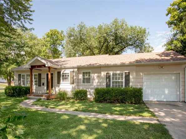 5300 Sherwood Dr, Roeland Park, KS 66205