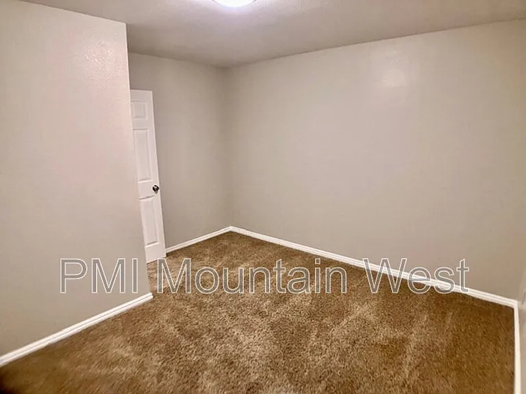 567 N 200 E #3 — Photo 35